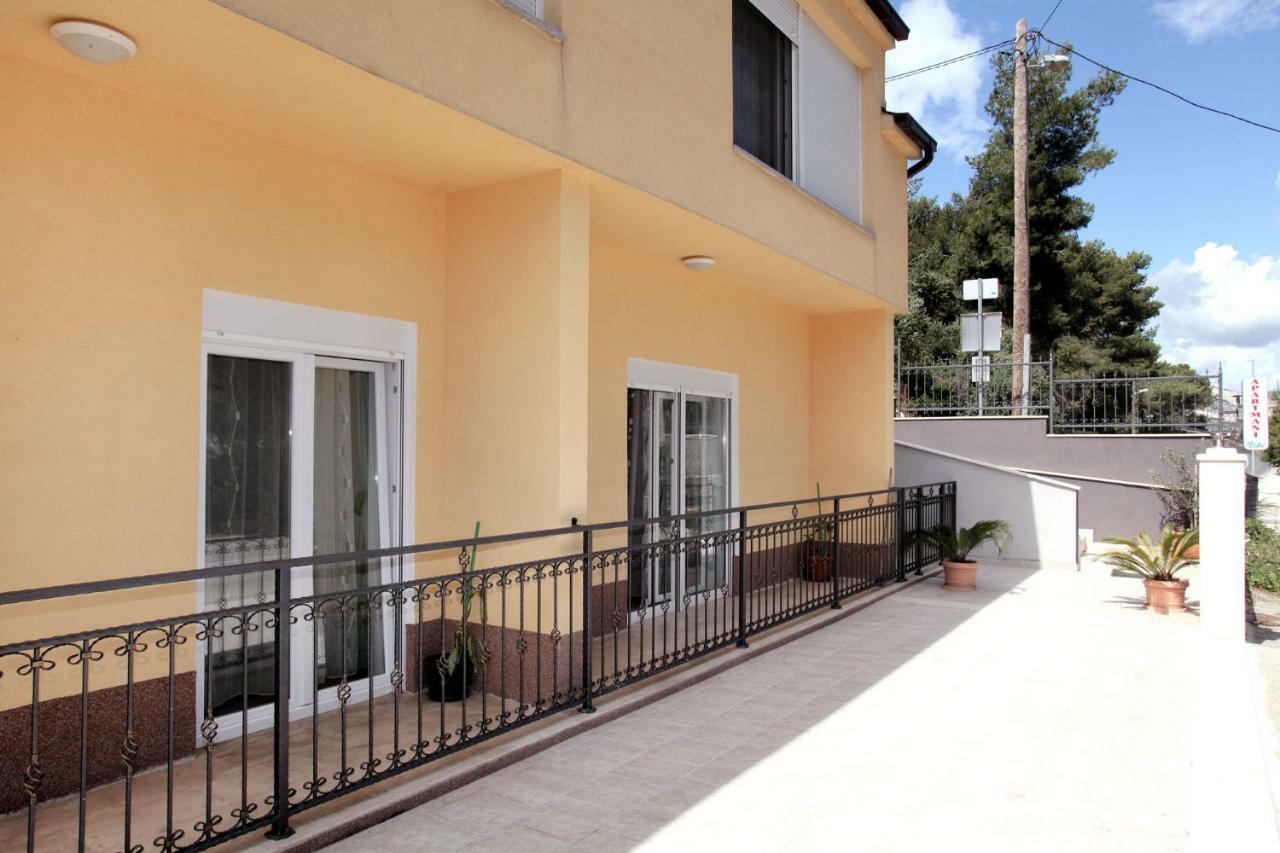 Apartments Viki Трогир Экстерьер фото
